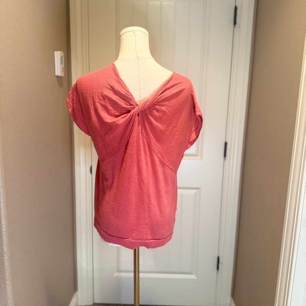 LOFT Coral Short Sleeve light weight sweater with twisted back detail - Picture 3 of 4
